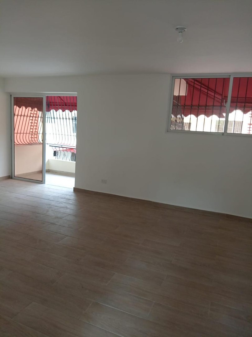 apartamentos - Vendo Apto. 
Bella Vista Sur
Tradicional remodelado
Piso 2 
120mts2. 3 Hab 1