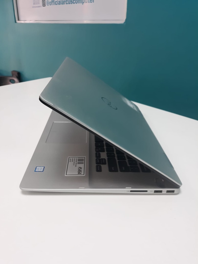 computadoras y laptops - Laptop, Dell Inspiron 7586 (touch) 8th Gen, Intel Core i5 / 8GB DDR4 / 512GB SSD 4