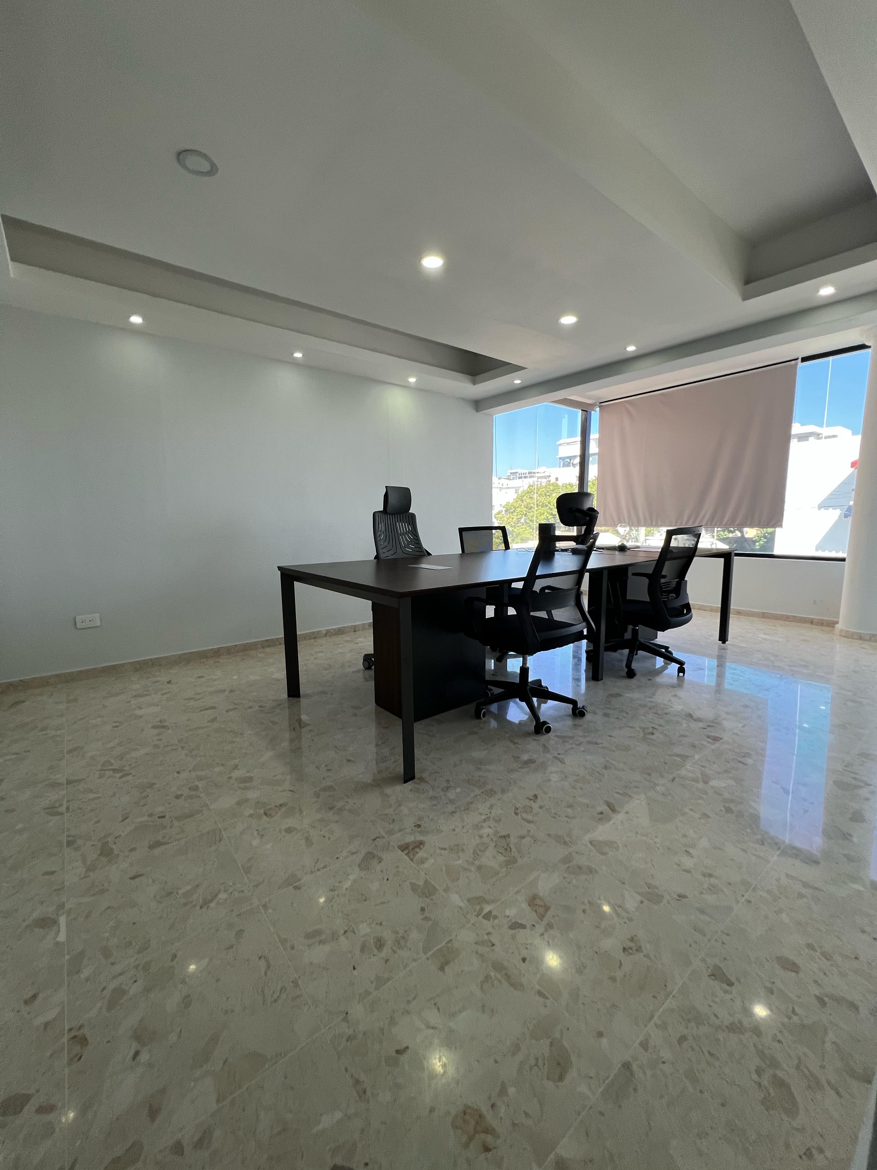 oficinas y locales comerciales - alquilo local comercial en El Millón 
Santo Domingo  5