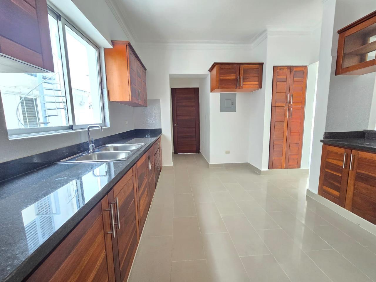 apartamentos - Alquilo urbanización real tres habitaciones con su baño piso 7 dos parqueos esta 3