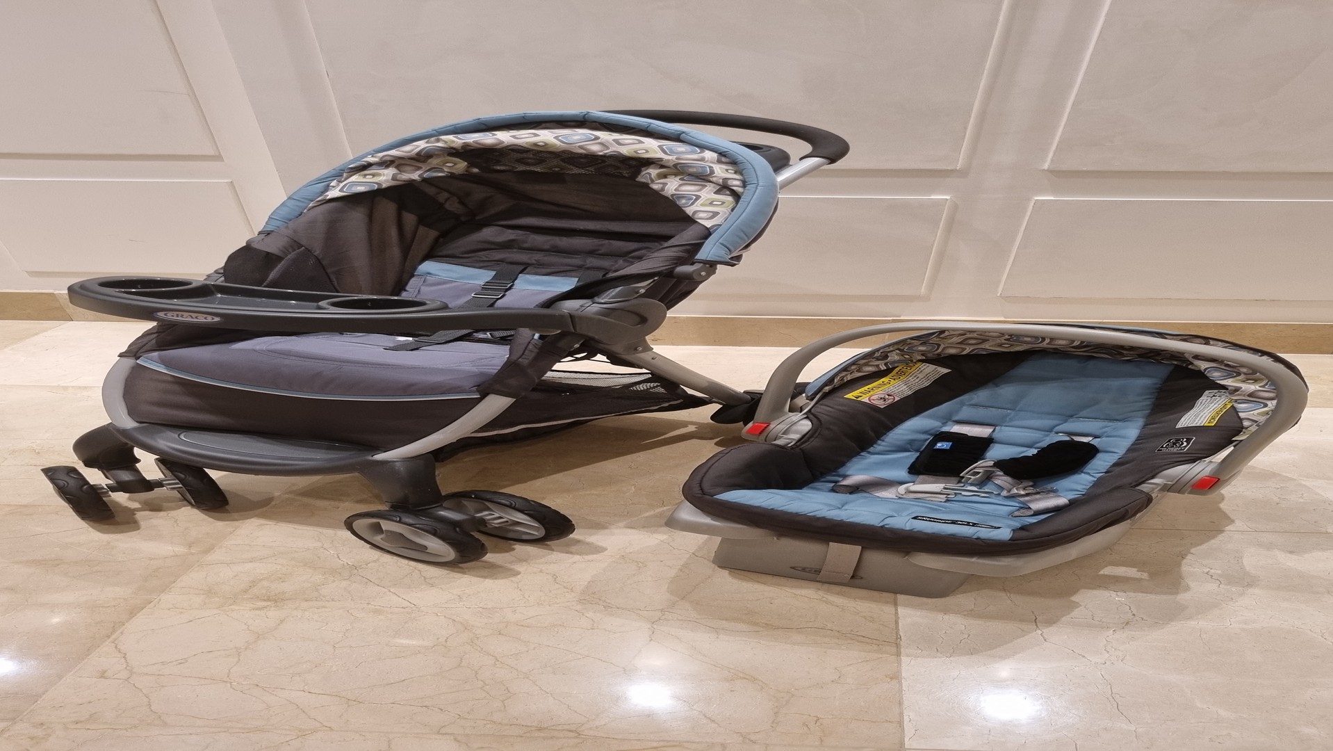 coches y sillas - Coche Graco Convertible con Asiento de Carro, "Car Seat" Excelentes Condiciones  0