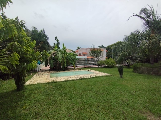 casas vacacionales y villas - ▶️Se Vende Casa Tipo Villa de 2 Niveles con Piscina en Boca Chica📍🏡🌴☀️3000mts 6