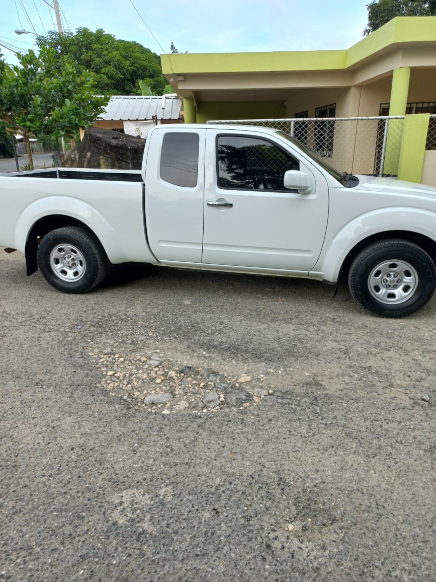 jeepetas y camionetas - Nissan frontier 2014 6