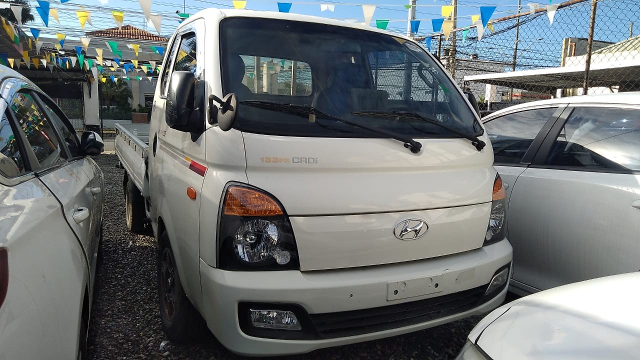 camiones y vehiculos pesados - HYUNDAI PORTER BLANCO 2017DESDE: RD$ 870,100.00