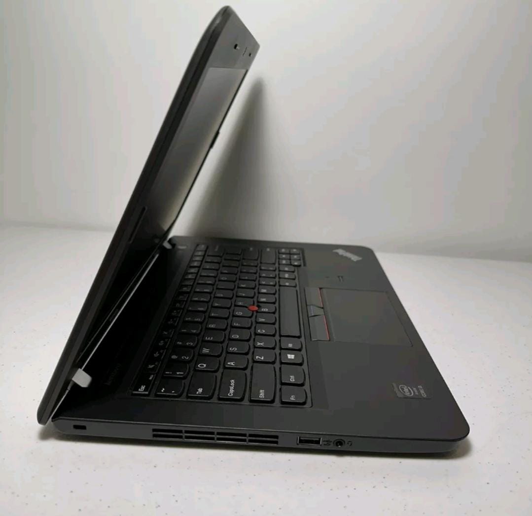 computadoras y laptops - Laptop Lenovo 512GB Como Nueva🤯 4