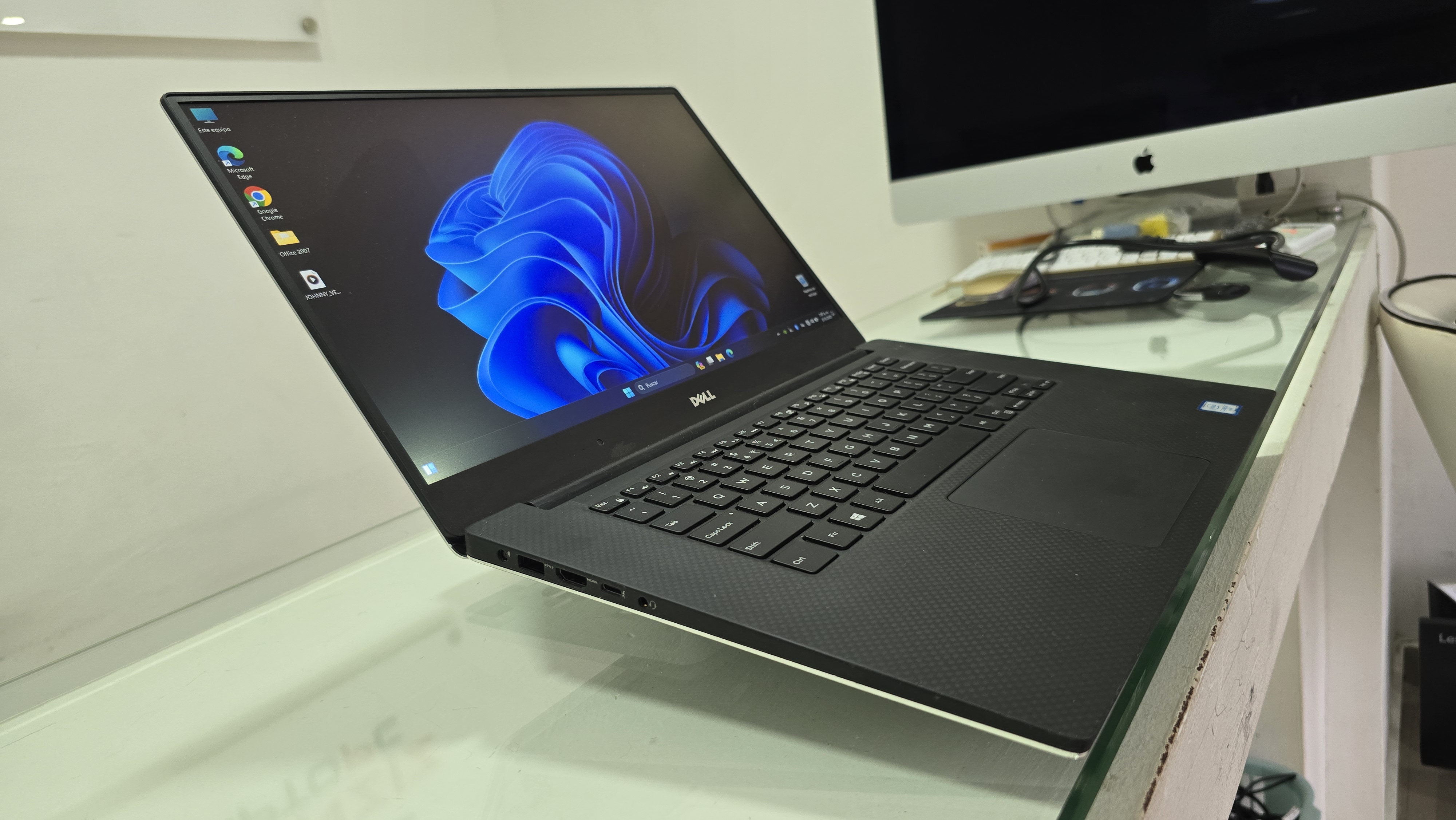 computadoras y laptops - Dell xps 15 Pulg Core i7 Ram 16gb ddr4 Disco 256gb Nvidea Gtx 960m 10gb  1