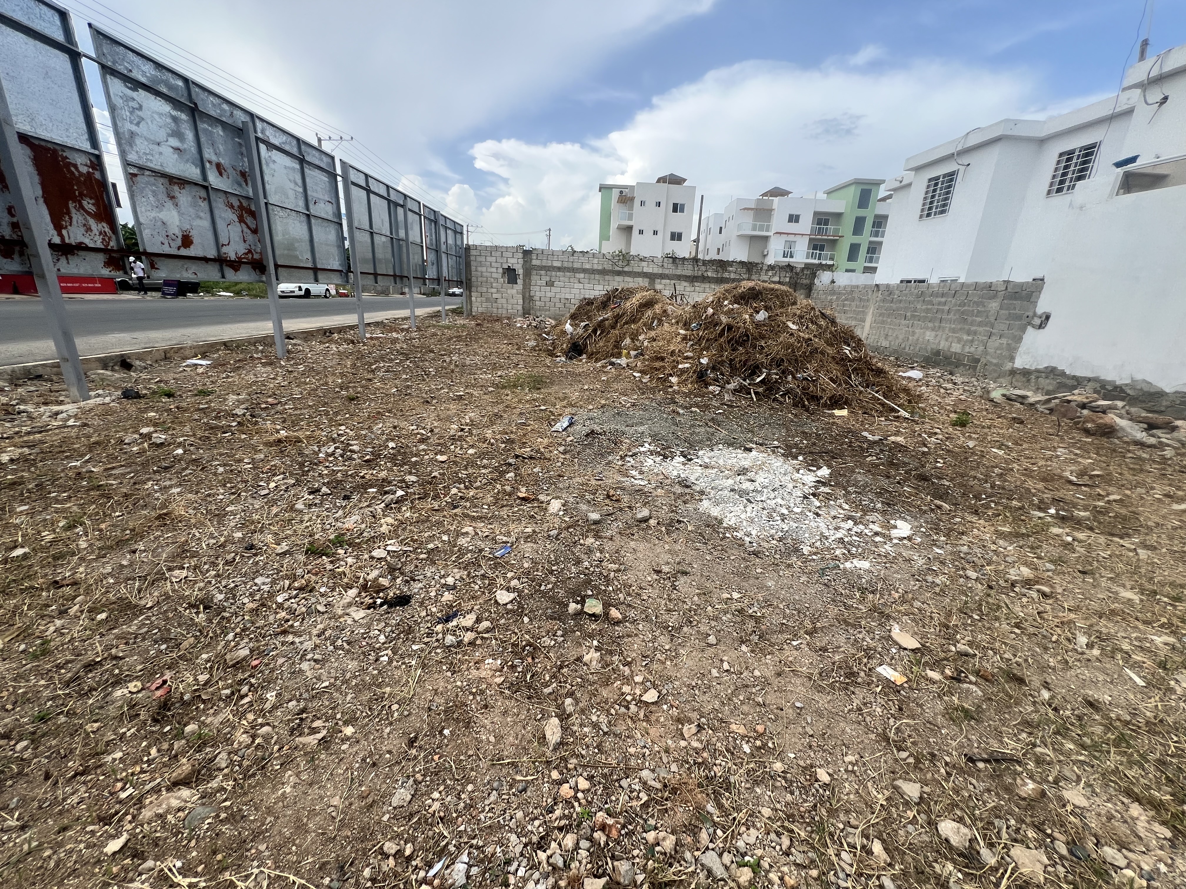 solares y terrenos - venta de solar comercial en avenida principal de la autopista de san Isidro 4