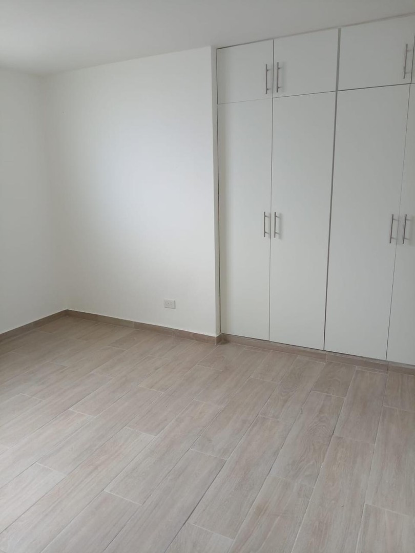 apartamentos - Vendo Apto. 
Bella Vista Sur
Tradicional remodelado
Piso 2 
120mts2. 3 Hab 3