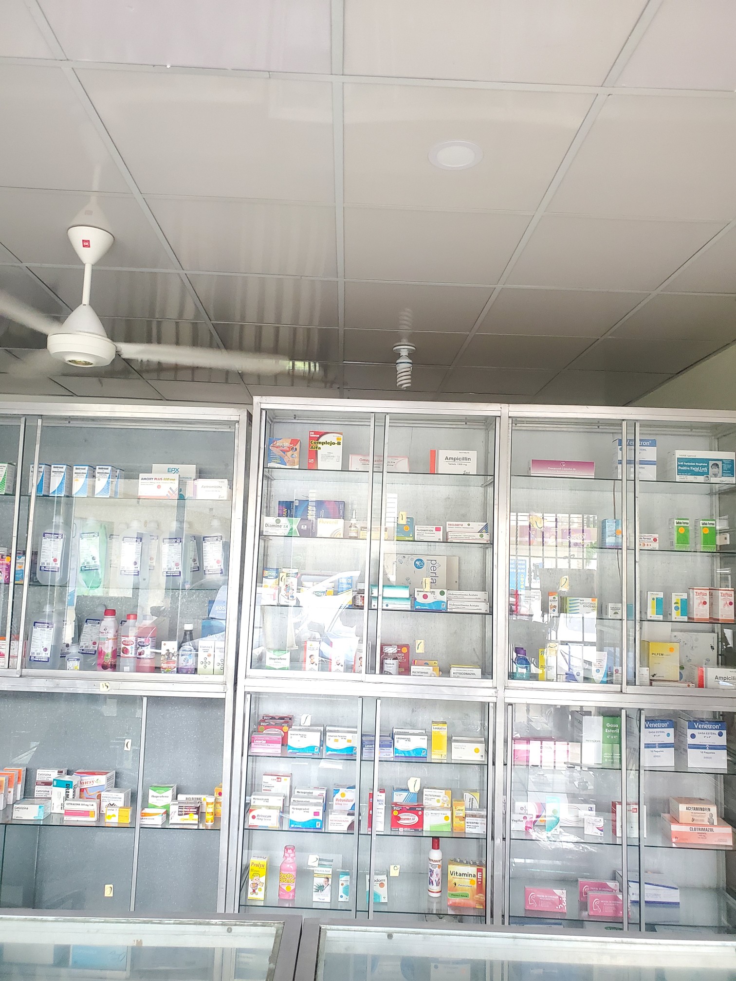 oficinas y locales comerciales - ¿Esta buscando invertir en un negocio seguro y rentable ? Farmacia en Santiago 
 0