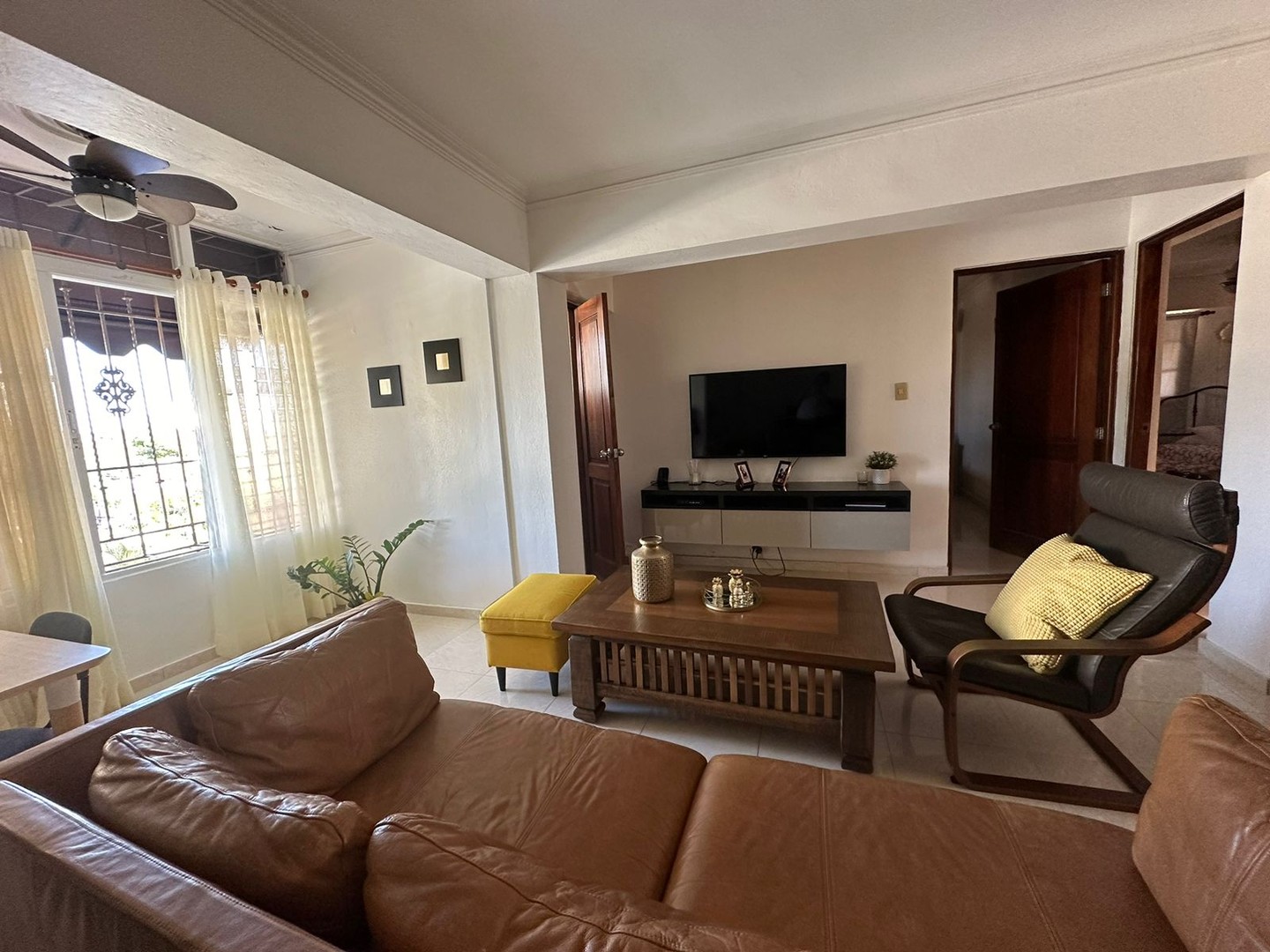 apartamentos - Vendo apto en venta en la avenida independencia zona residencial 3erpiso. RD$6.4 0