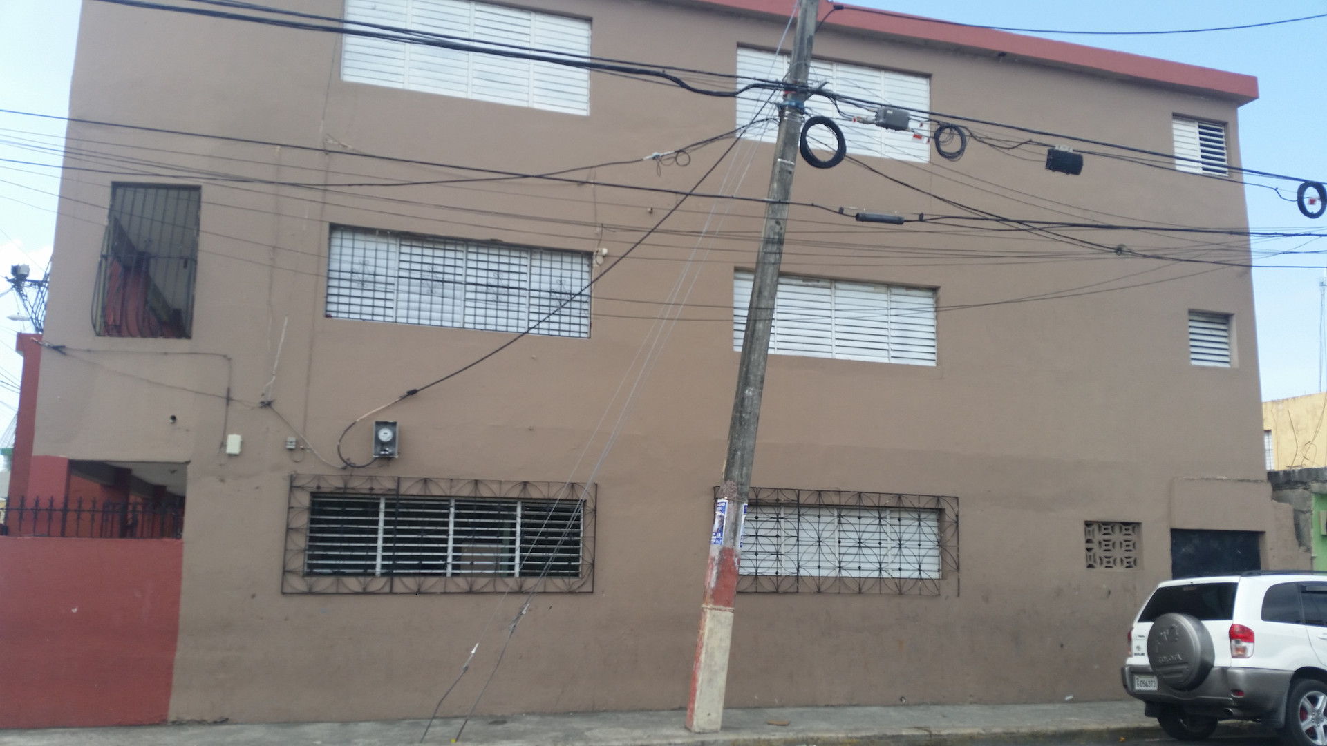 apartamentos - Alquilo   Edificio  de tres  niveles  otima  ubicaciony condicion 1