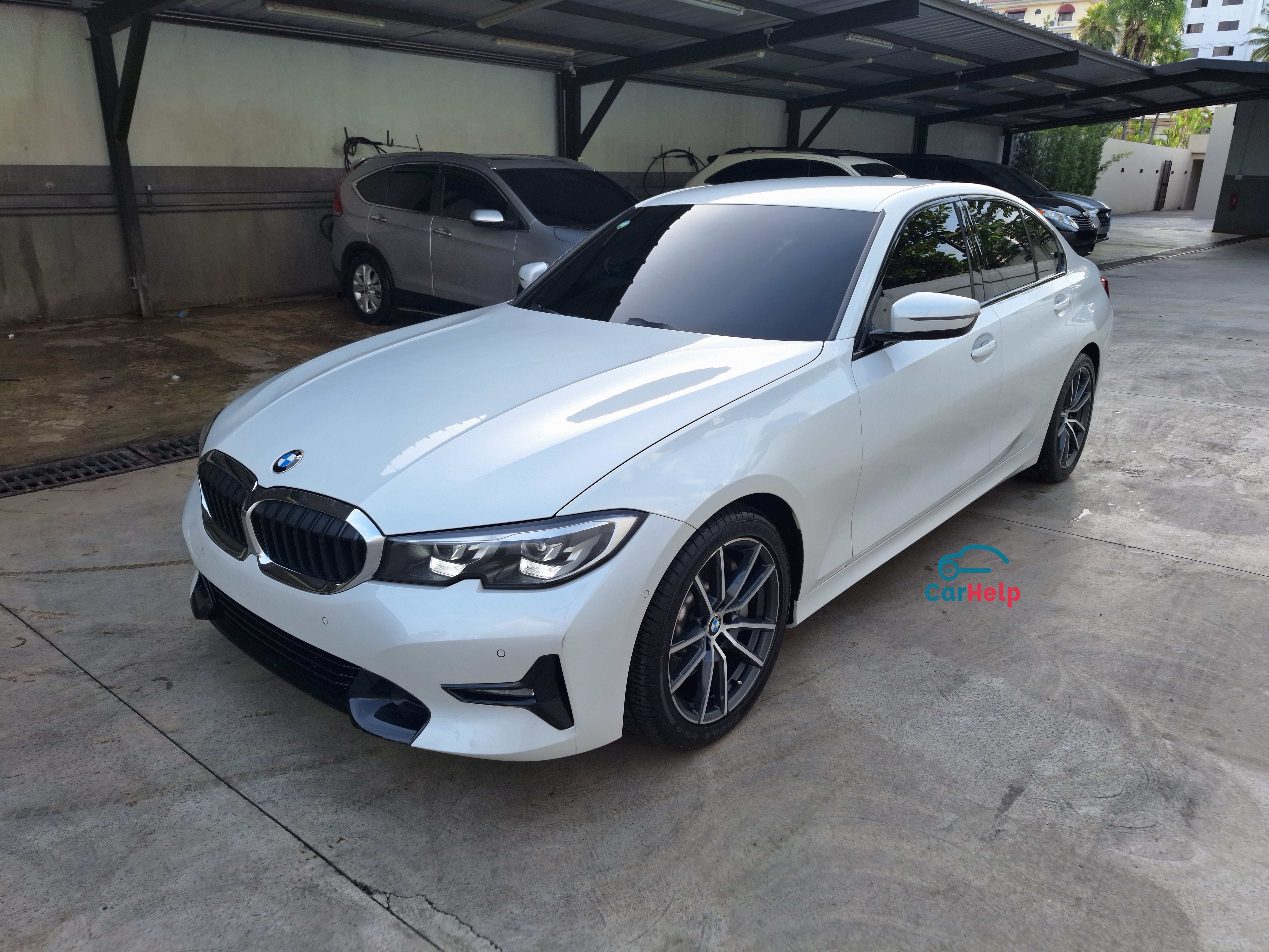 carros - BMW 330i Sport Line