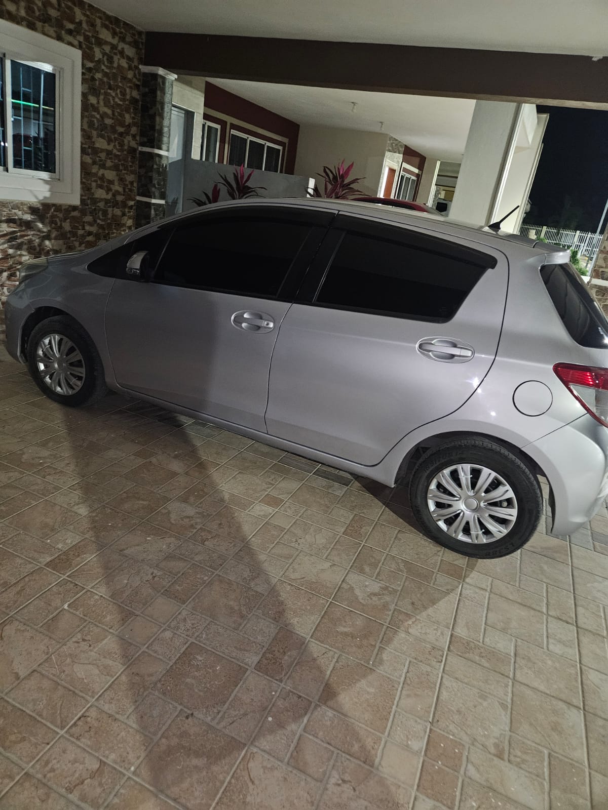 carros - Toyota Vitz 2013 4