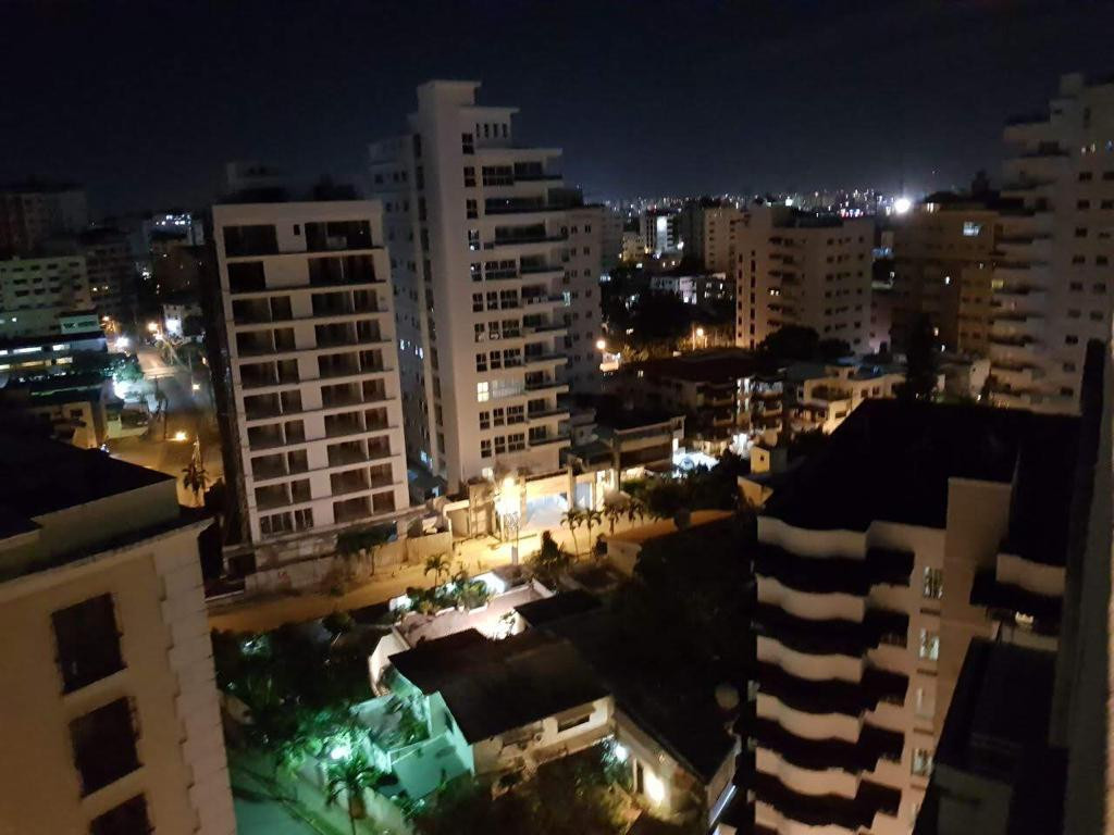 apartamentos - Se alquila, Apartamento 3Hab Amueblado en Piso Alto, Super Centrico en Naco  1