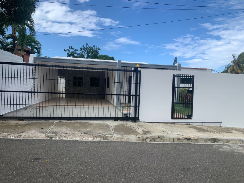 casas - Casa con 4 dormitorios amplios en un lugar tranquilo cerca de todo y con patio  2