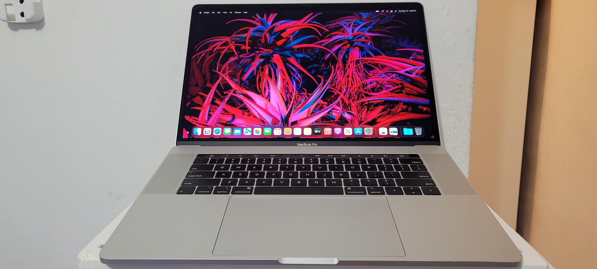 computadoras y laptops - Macbook Pro Retina 15.5 Pulg Core i7 Ram 16gb Disco 256gb SSD año 2018 0