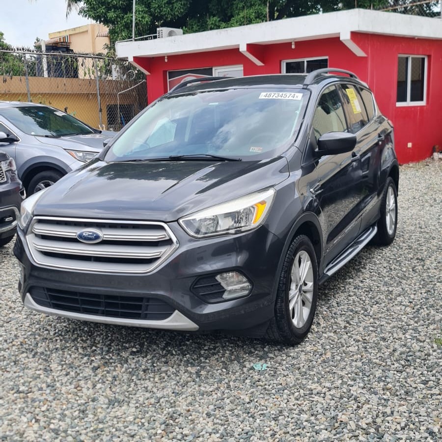 jeepetas y camionetas - Ford Escape SE 2018 / Clean CarFax / Recién Importada / Financiamiento