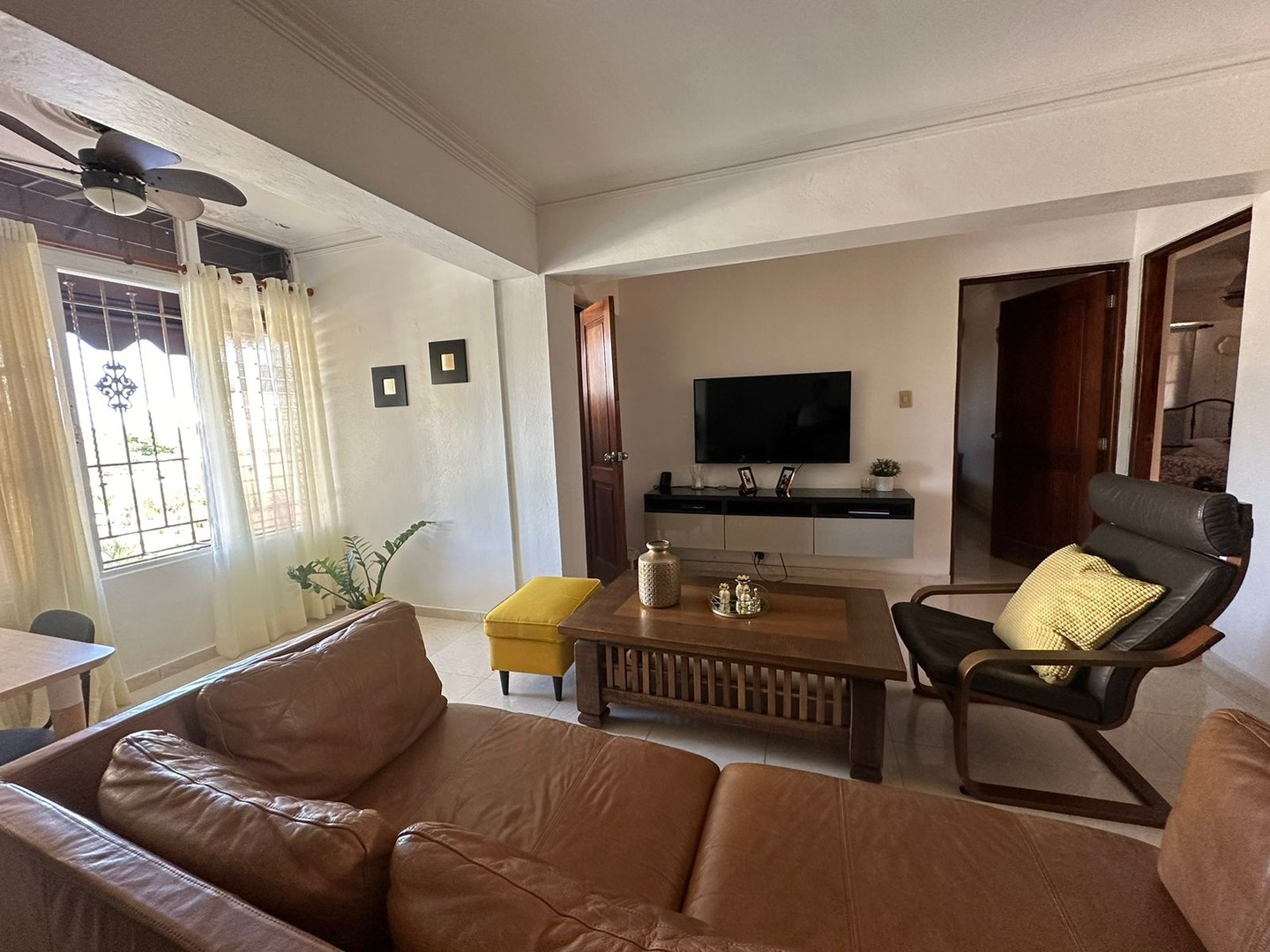 apartamentos - Vendo apto en venta en la avenida independencia zona residencial 3erpiso. RD$6.4 1