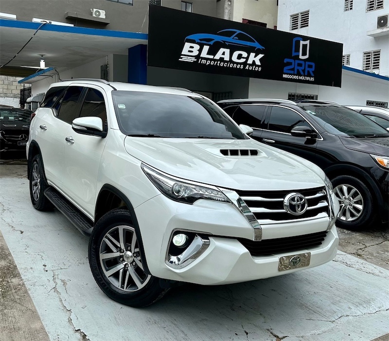 jeepetas y camionetas - Toyota Fortuner SRV 2018 4x4 