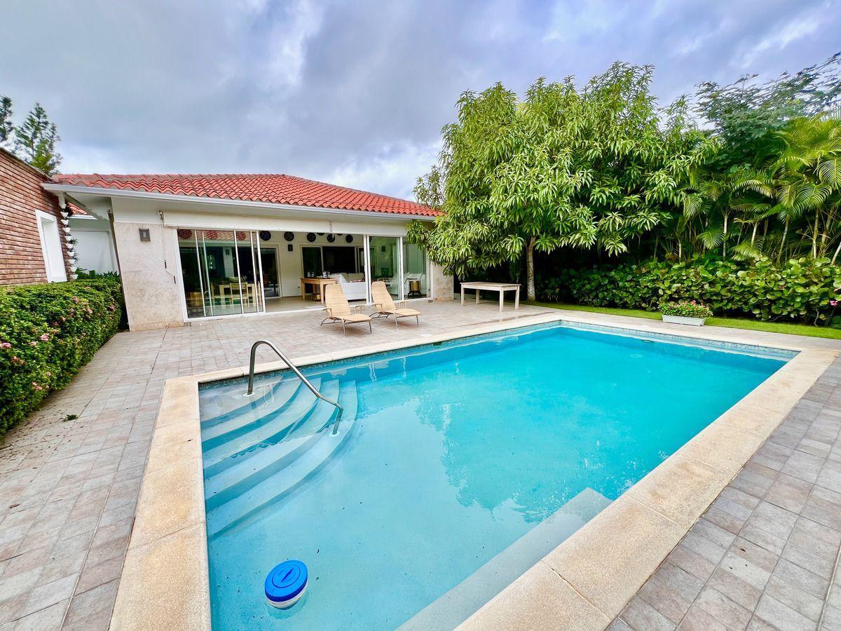 casas - Vendo casa de 4 habitaciones en Metro Country Club