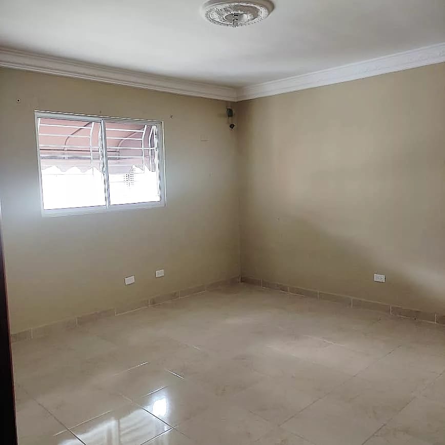 apartamentos - Venta de apartamento en Alma Rosa 1 5to piso con terraza 226mts Santo Domingo 6