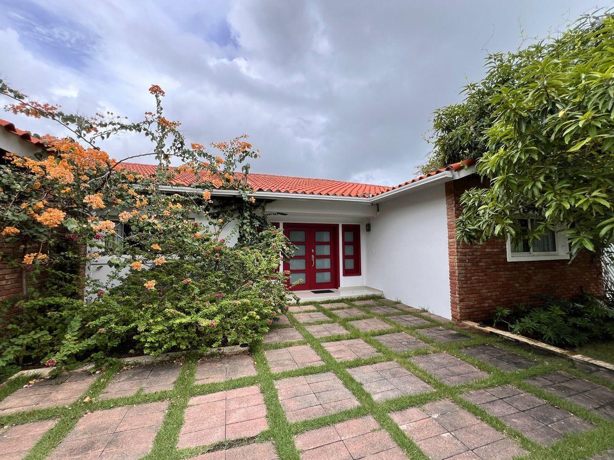 casas - Vendo casa de 4 habitaciones en Metro Country Club 1