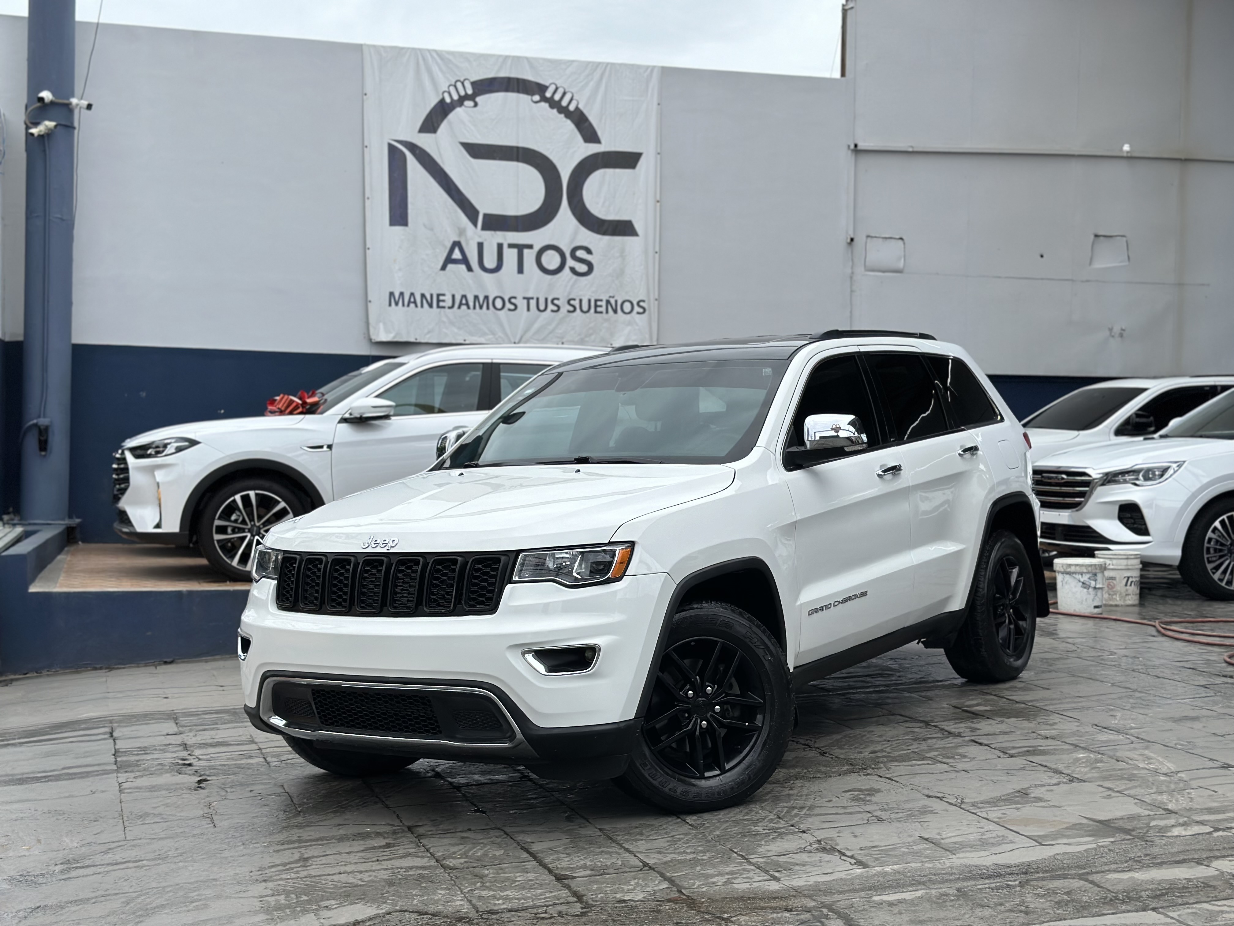 jeepetas y camionetas - JEEP GRAND CHEROKEE LIMITED 4x4 2017