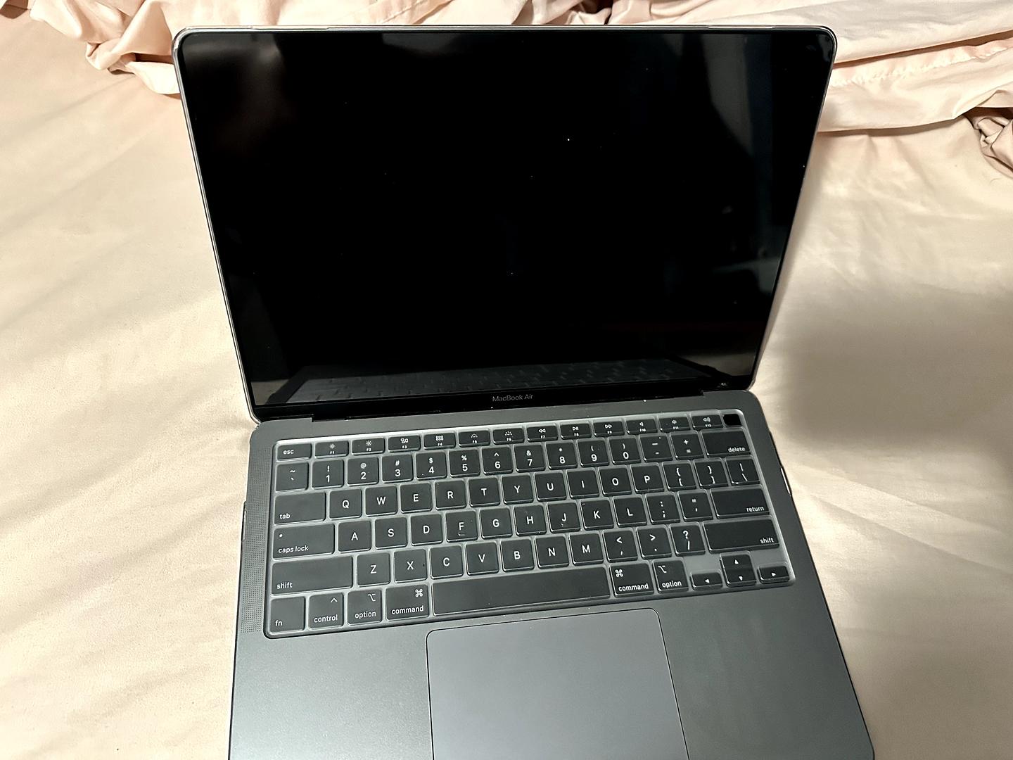 computadoras y laptops - Macbook Air 13 2020 Gris Intel i5 - 8GB DDR4