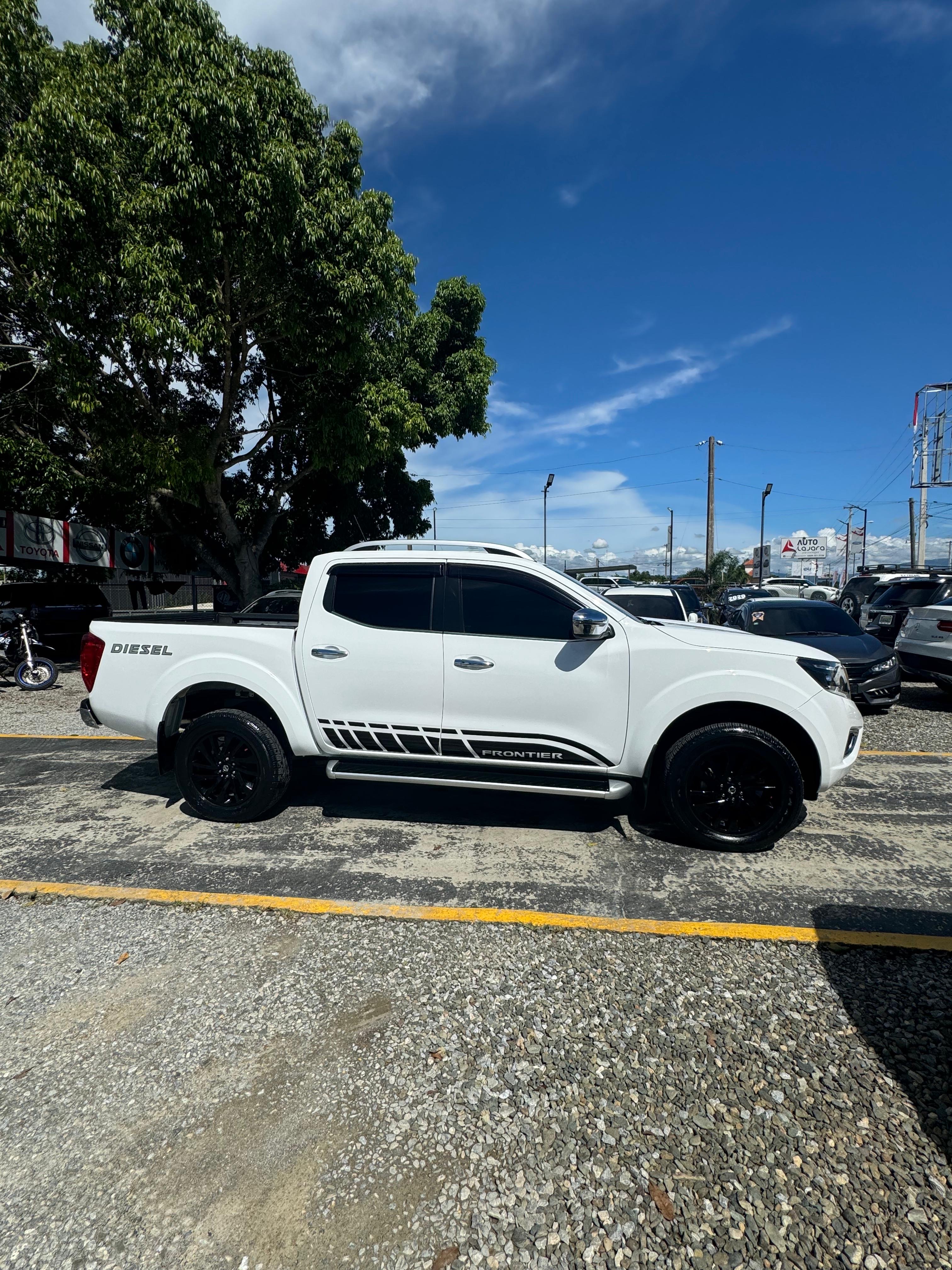 carros - INICIAL 610 mil pesitos 
2021 Nissan Frontier LE 
TE RECIBO TU VEHÍCULO