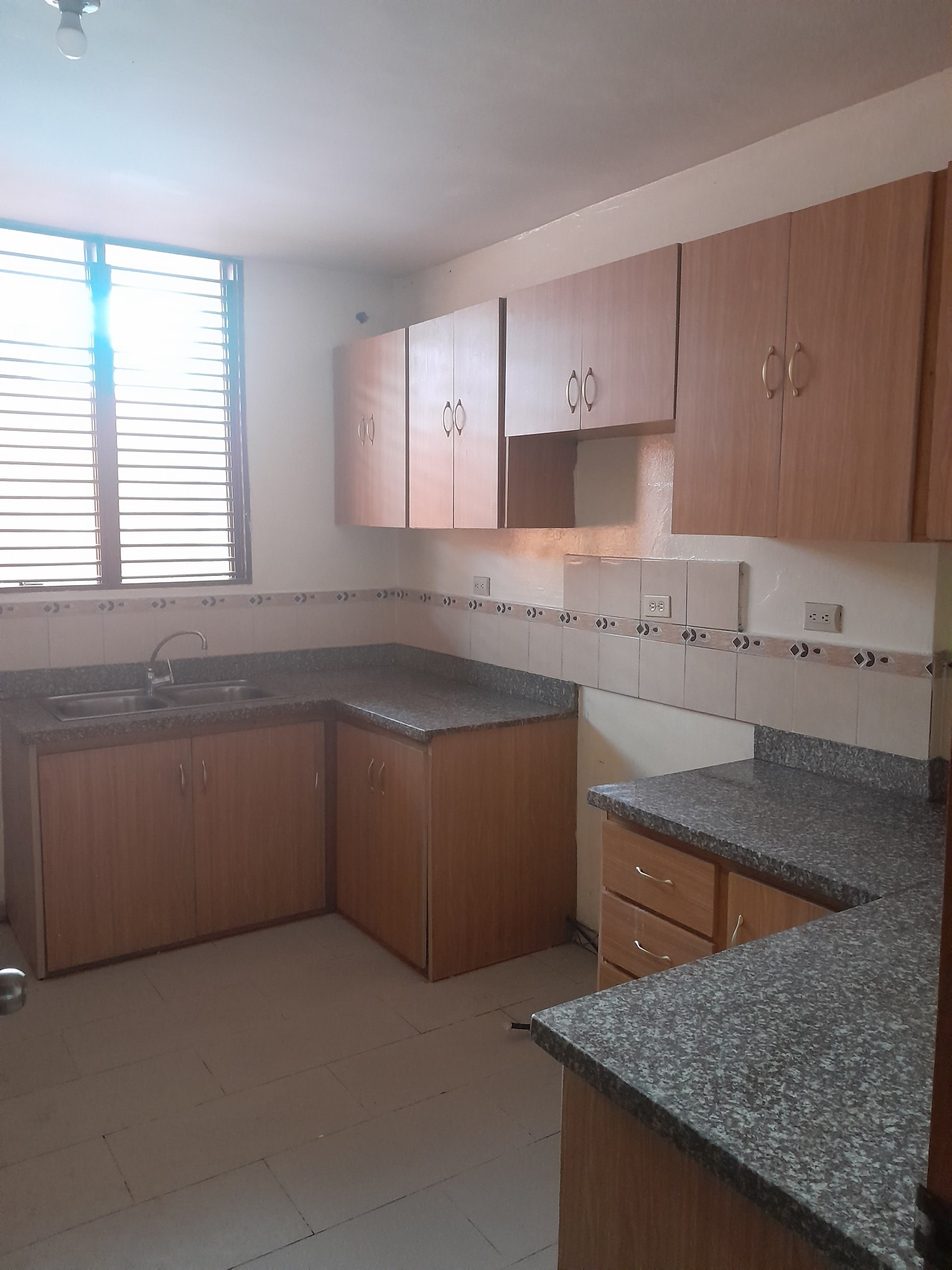 apartamentos - VENDO 1ER PISO CON PATIO EN COSTA VERDE 3