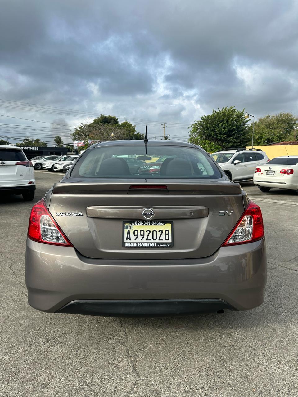 carros - Nissan versa 2017 4