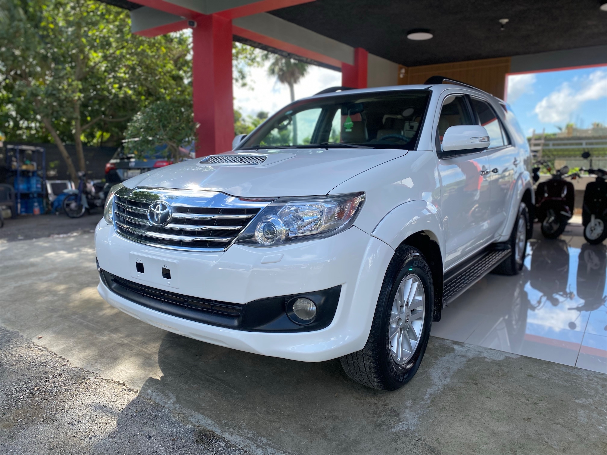 jeepetas y camionetas - Toyota Fortuner SRV 2013