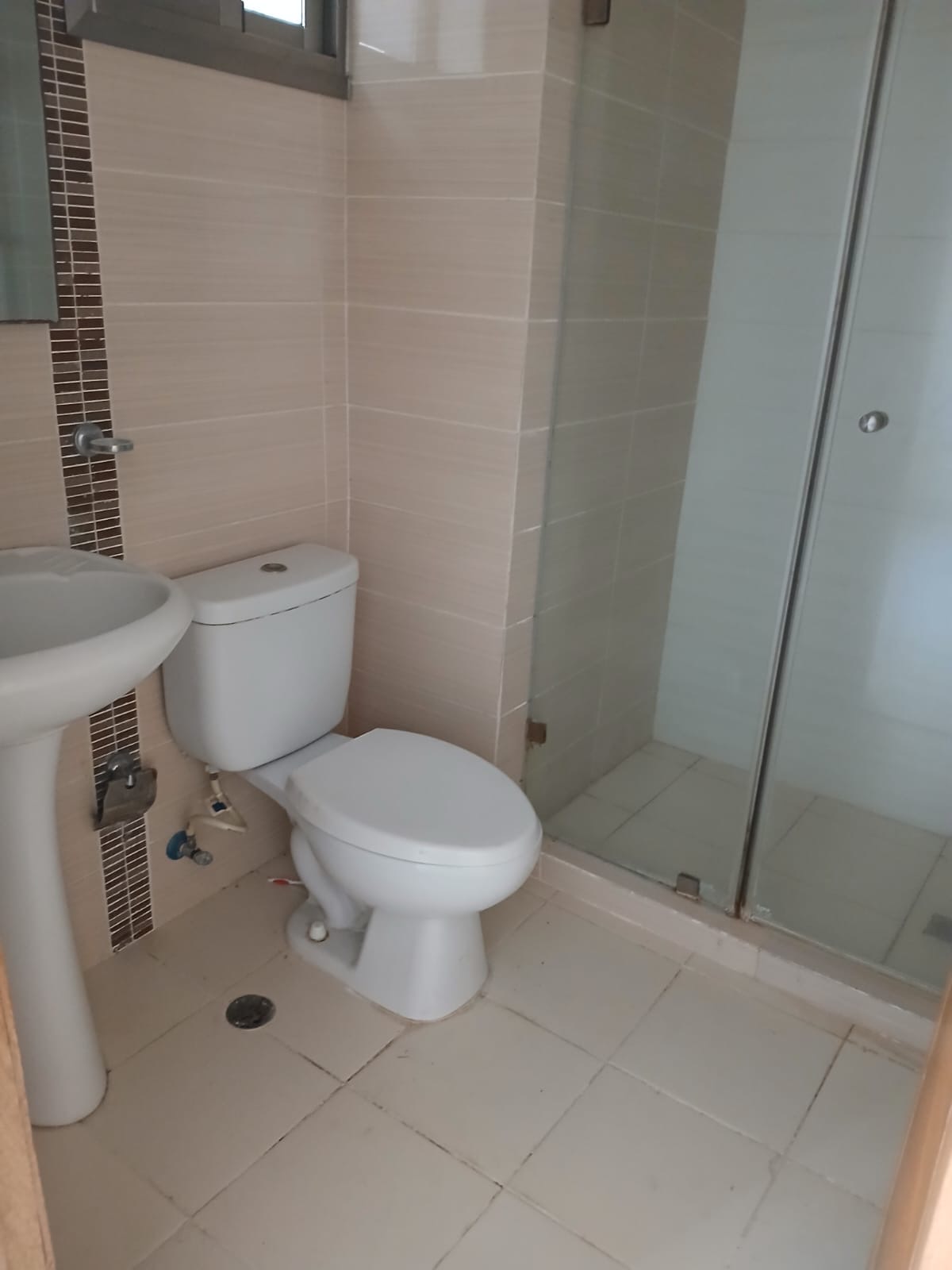 apartamentos - Vendo segundo nivel en el millón dos hab 2.5 baños 6