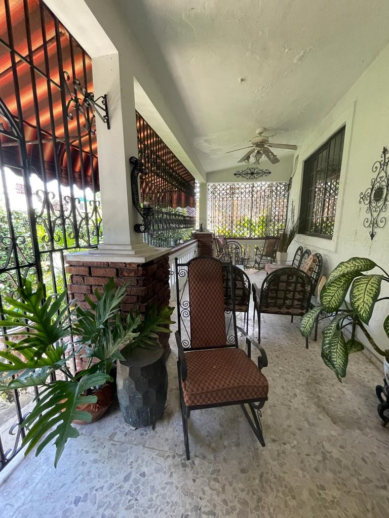 casas - VENDO Hermosa Casa Colonial Ubicada En Zona Exclusiva de Gazcue 
CODIGO: PD168
 7