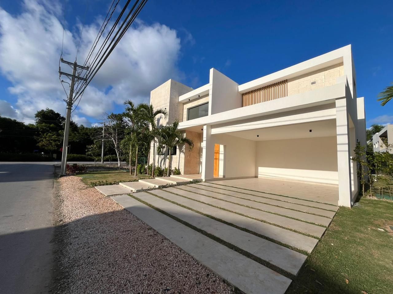 casas vacacionales y villas - Villa Nueva en Punta Cana Village Amueblada  0