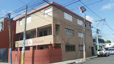 apartamentos - Alquilo   Edificio  de tres  niveles  otima  ubicaciony condicion 2