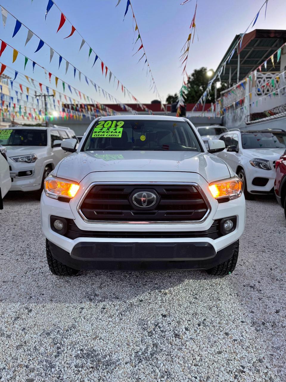 jeepetas y camionetas - Toyota Tacoma 2019 clean 1