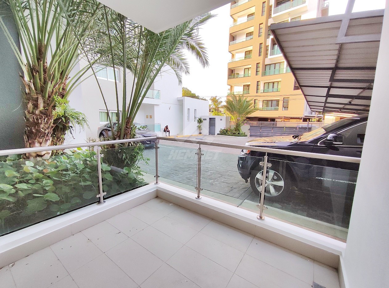 apartamentos - PRIMER PISO TERRAZA PRIVADA Y PARQUEOS TECHADOS LA ESMERALDA SANTIAGO  4