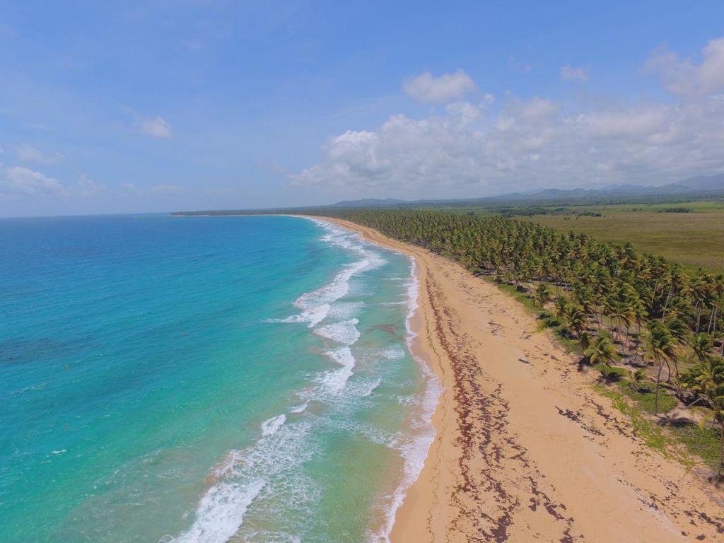 solares y terrenos - Vendo 30,000,000 Mts2 En Bavaro punta cana con 4 km. De playa us$ 70 0