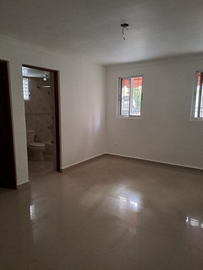 apartamentos - Alquilo apto primer piso de 3 hab con 2 parqueos  2