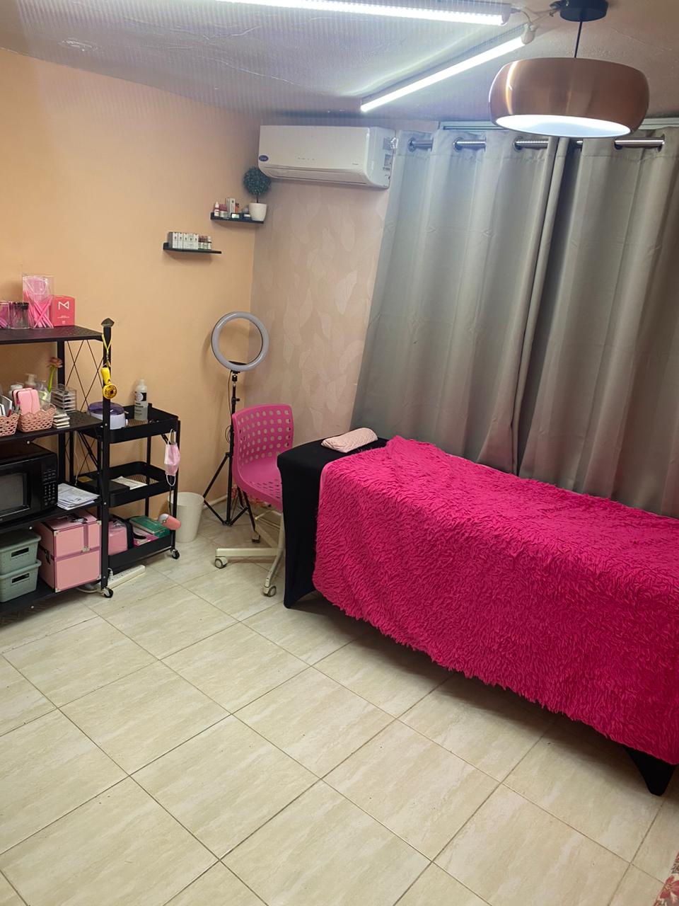 negocios en venta - Se vende Nail bar centro de uñas funcionando 4