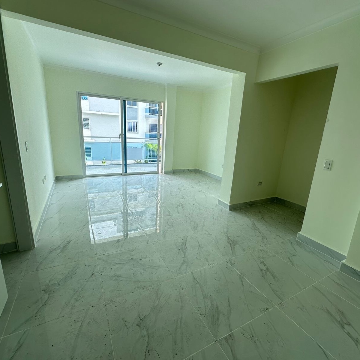 apartamentos - venta de apartamento primer piso en las Cayenas autopista de san Isidro de 90mt