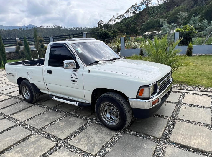 jeepetas y camionetas - Toyota pick up 2