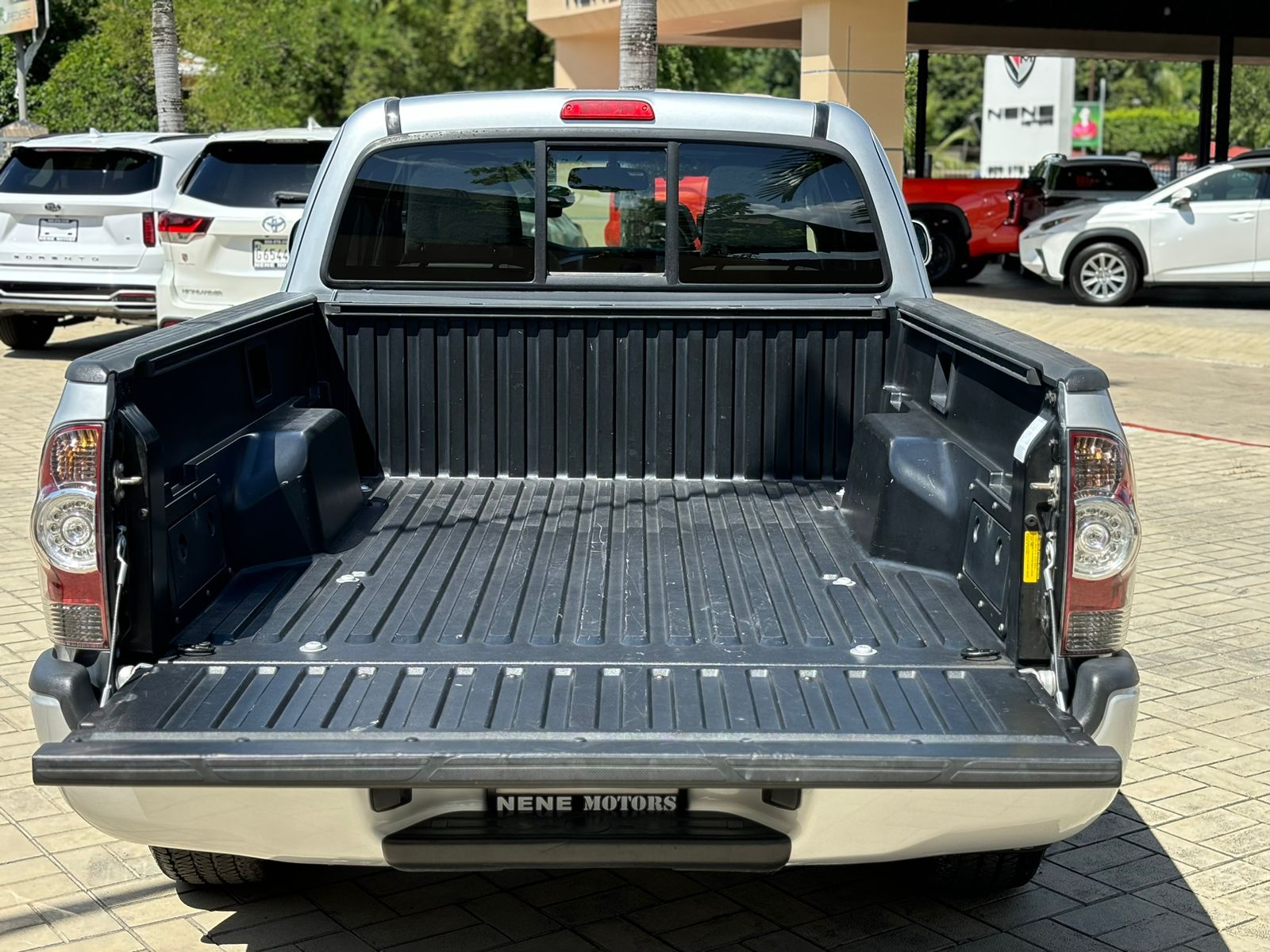 jeepetas y camionetas - Toyota Tacoma de 4 cilindros año 2011. 6