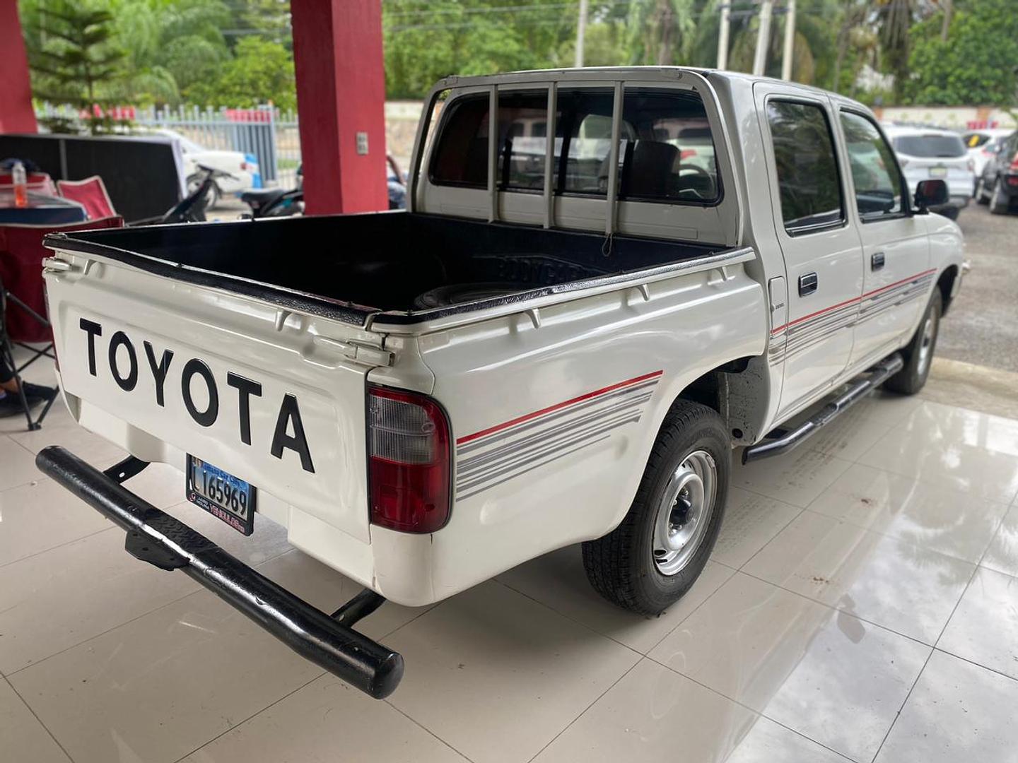 jeepetas y camionetas - TOYOTA HILUX 2000  2