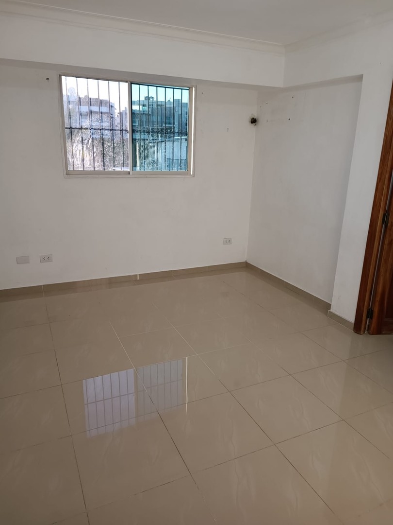 apartamentos - Vendo  tercer piso.  
El Millón 
 4