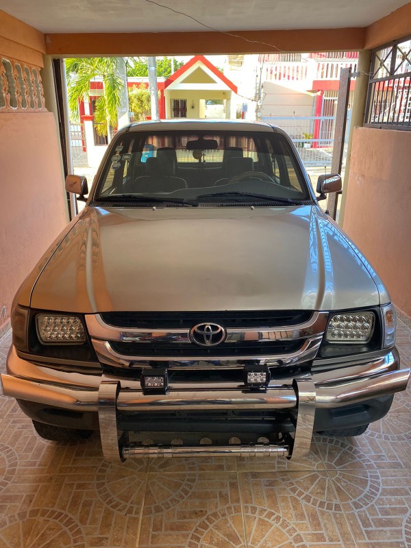 jeepetas y camionetas - Toyota hilux 2003