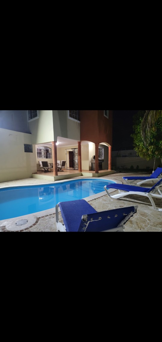 casas vacacionales y villas - Hermosa Villa en Pueblo Bavaro jardin y Piscina Privada 7