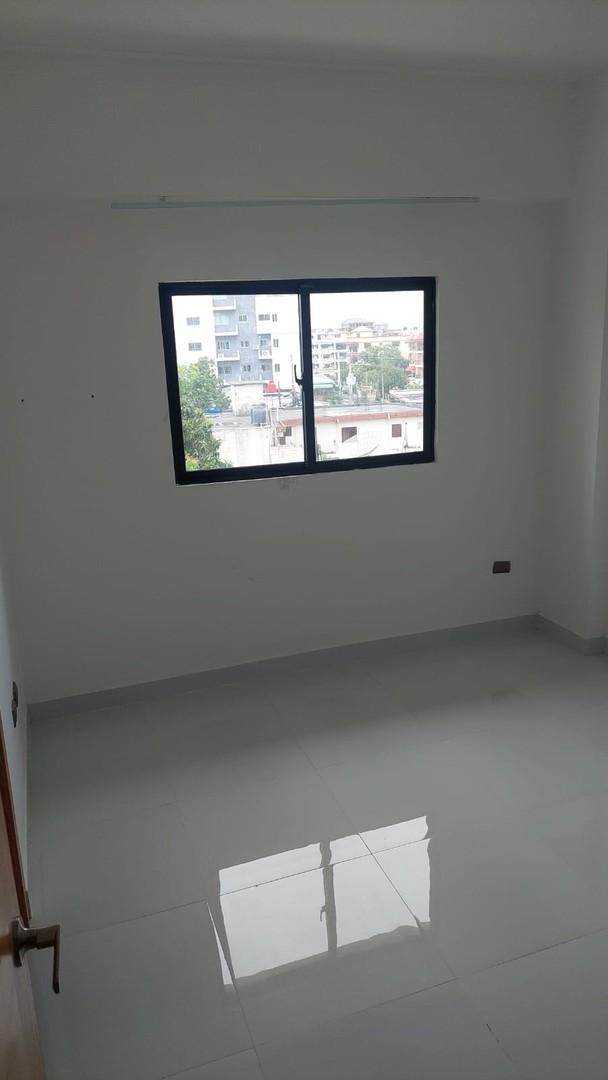 apartamentos - Apartamento nuevo 4to piso en el Millon 
 3