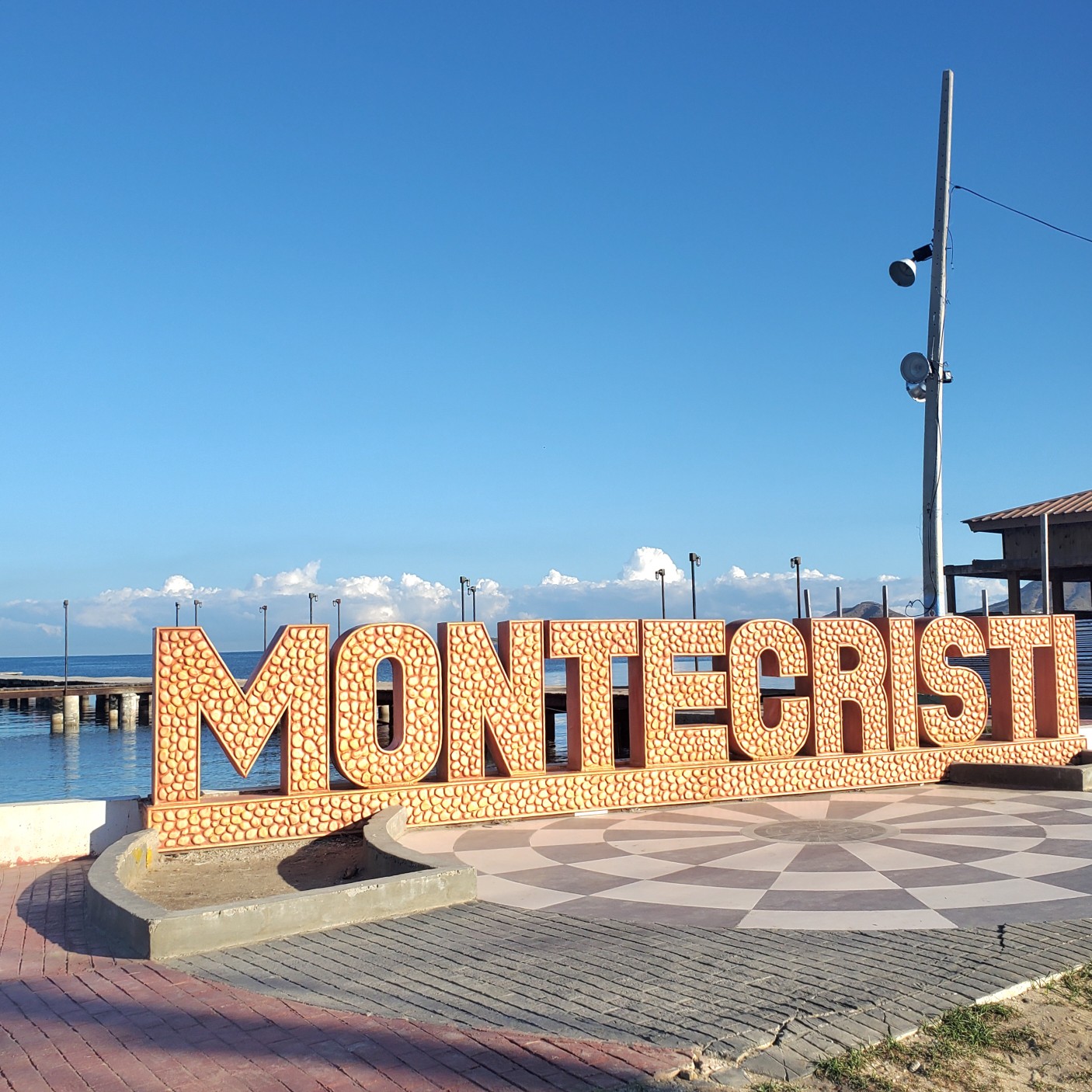 solares y terrenos - Terreno en Montecristi  frente a la playa  2